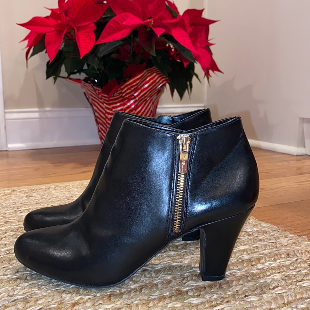 BCBG heeled black leather booties, size 9